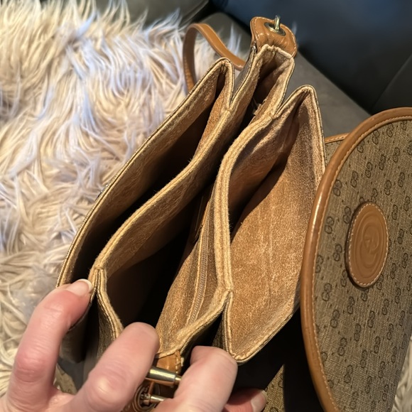 Gorgeous Vintage Gucci-Micro GG Exterior - Picture 9 of 16